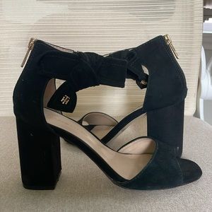 Tommy Hilfigure Bow Heels